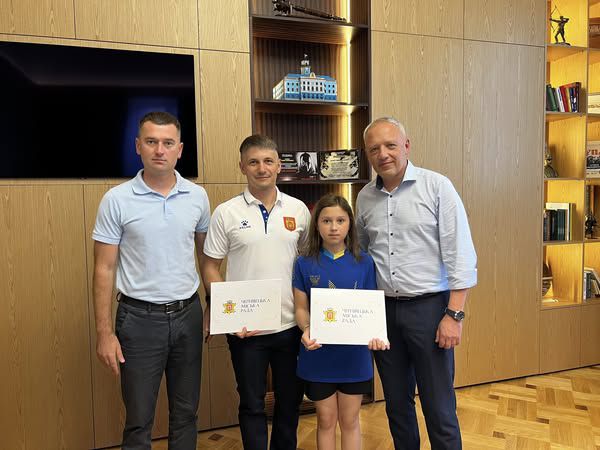 Чернівецький міський голова вшанував медалістку чемпіонату Європи
